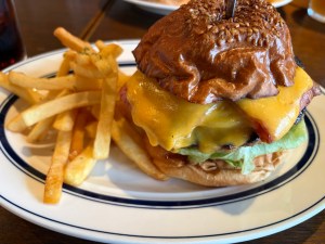 犬と一緒に行ける！草加市で食べられるハンバーガーランチ🍔